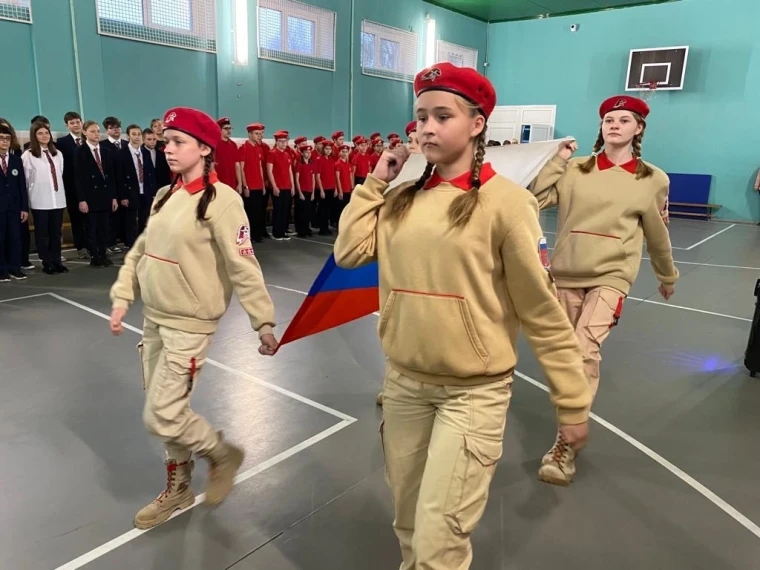ТОРЖЕСТВЕННАЯ ЛИНЕЙКА ПОДНЯТИЯ ГОСУДАРСТВЕННОГО ФЛАГА РФ.