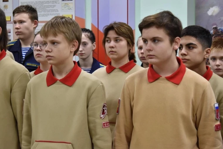 ВРУЧЕНИЕ УДОСТОВЕРЕНИЙ ЮНАРМЕЙЦЕВ-ИНСТРУКТОРОВ.